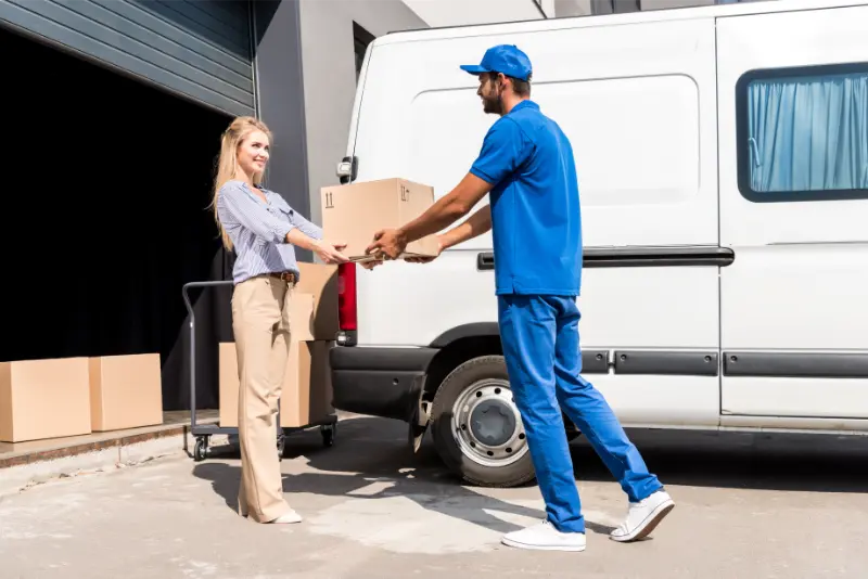 A delivery man delivered a package with moving services in nyc and handover to the women 